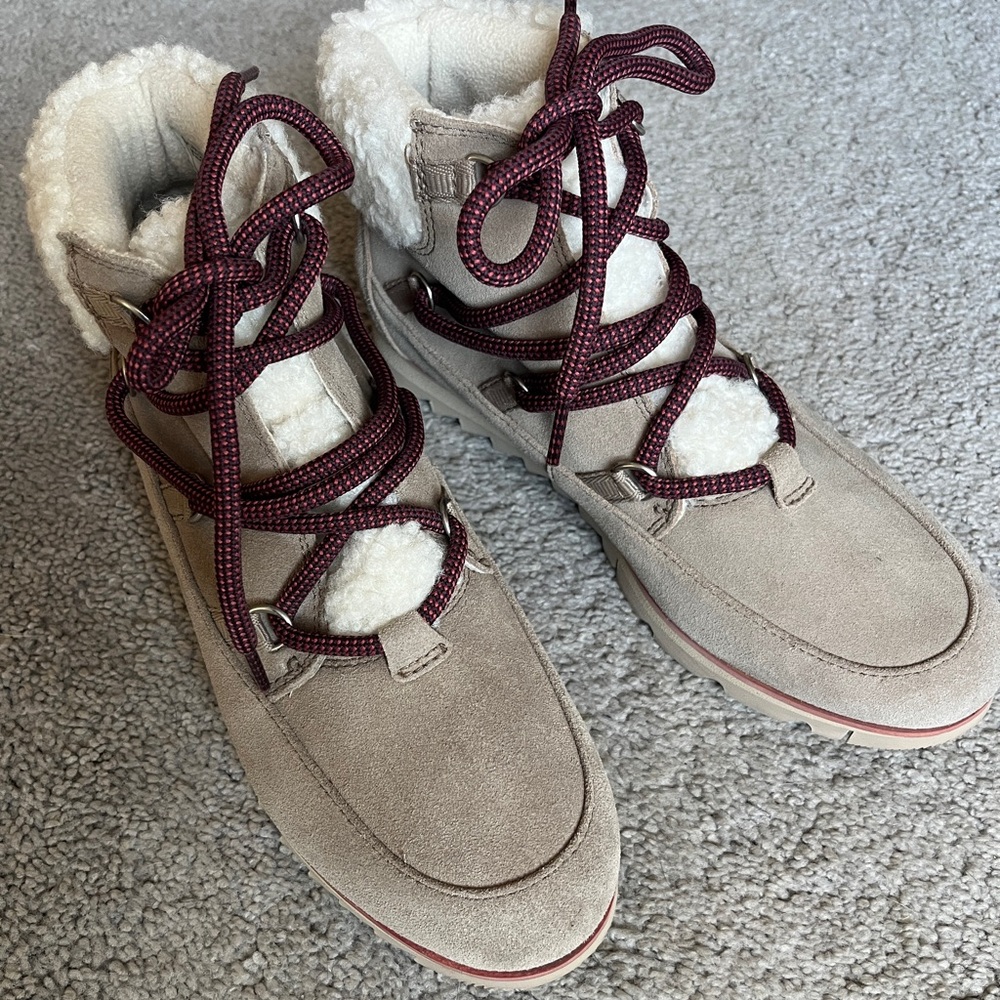 Sorel Women's Beige Suede Winter Boots with Burgundy Laces
